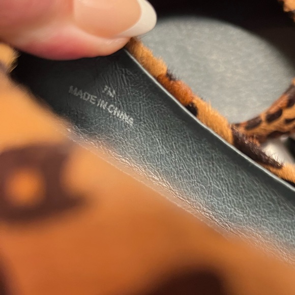 EUC two toned, leopard print pointy toed Johnston and Murphy flats - Picture 6 of 6